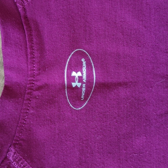 EUC UA V-neck Shirt - Picture 7 of 7